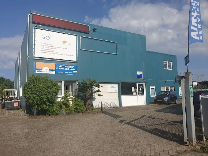 Pand van Autobedrijf Frank van der Horst in Lelystad